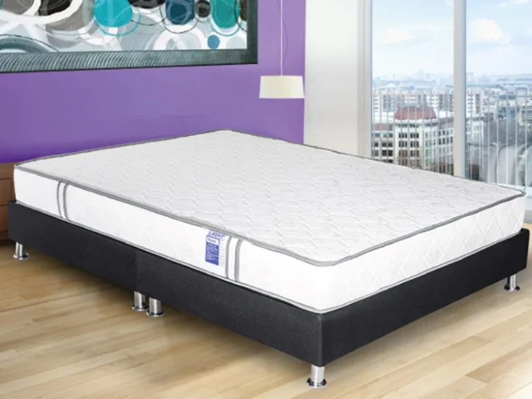 Colchón Quality Light blanco con base negra en dormitorio moderno